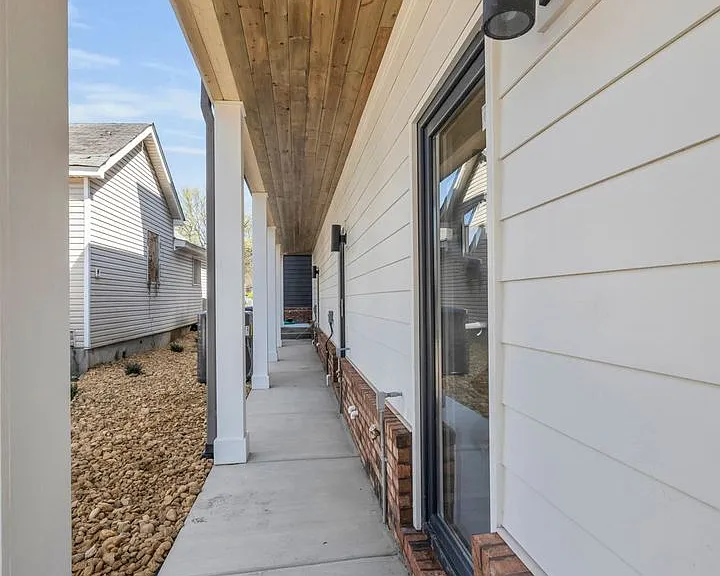 2248 Bailey Ave — Photo 32