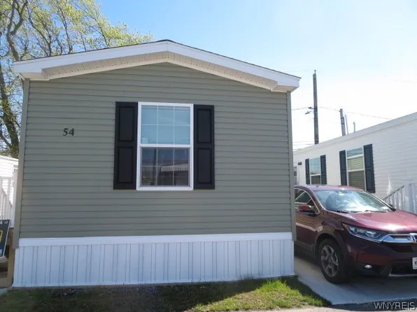 54 Shamrock Dr, Lackawanna, NY 14218
