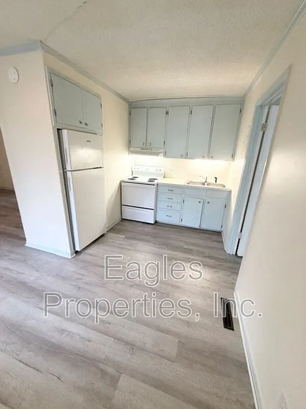 1 bed, 1.0 bath, $800 — Photo 2
