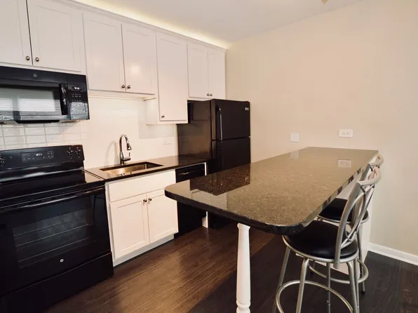 Ogden, 800 Ogden Ave #5, Downers Grove, IL 60515