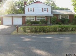 14 Danielwood Dr, Loudonville, NY 12211