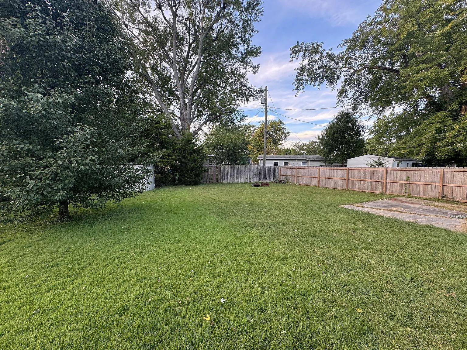 3 bed, 900 sqft, $1,325 — Photo 3