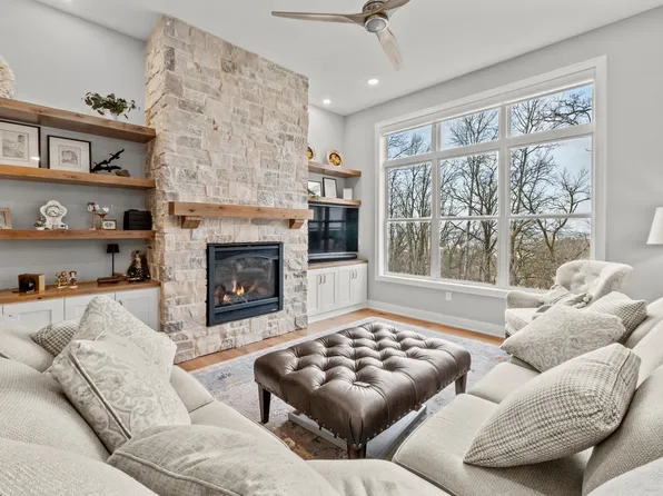 27120 Petes Hill Trl, Elko New Market, MN 55020