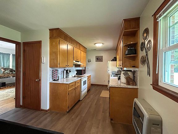 4th image of 106 Lilac Dr