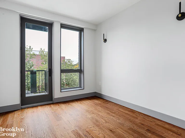 1894 De Kalb Ave #3 — Photo 11
