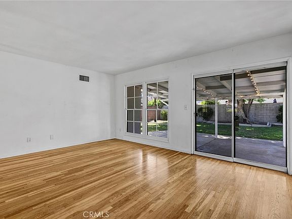 5th image of 10939 Gloria Ave