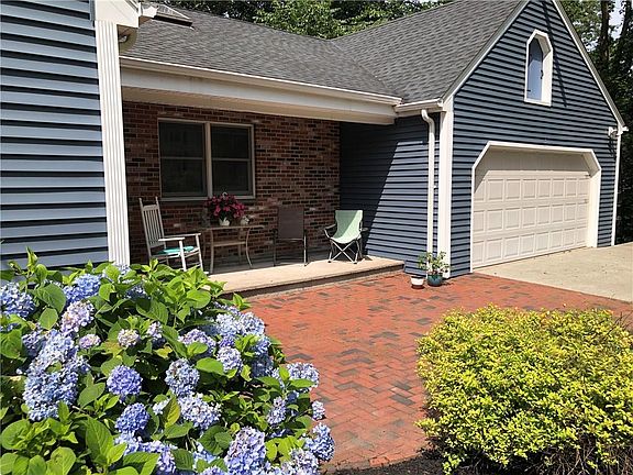 3rd image of 2 Marywood Ln