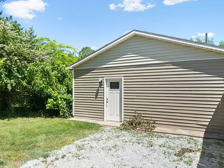 478 Thompkins Ln #B — Photo 3