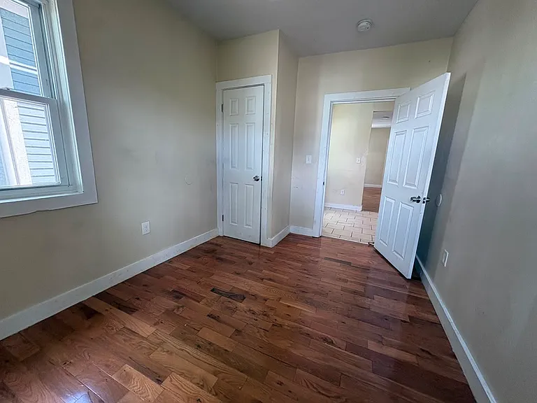 564 Howard Ave #2R — Photo 10