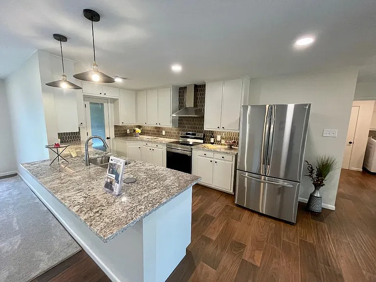105 Montclair St — Photo 8