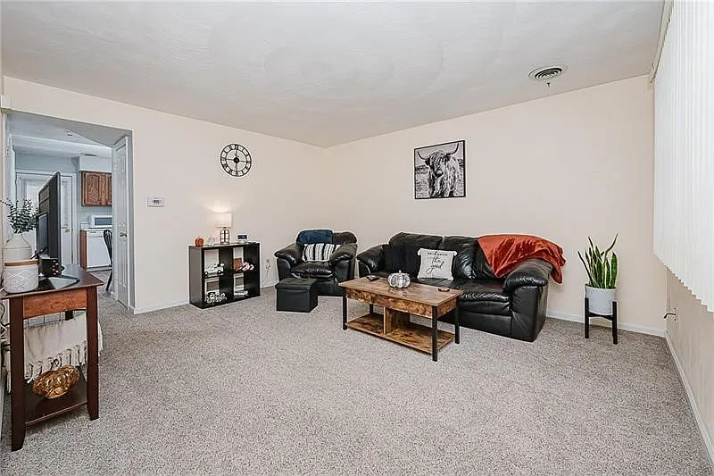 2 bed, 1.5 bath, 1088 sqft, $1,350 — Photo 2
