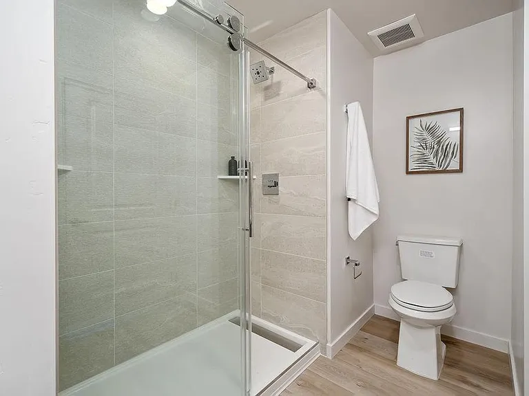 2475 Victoria Ave #305 — Photo 16