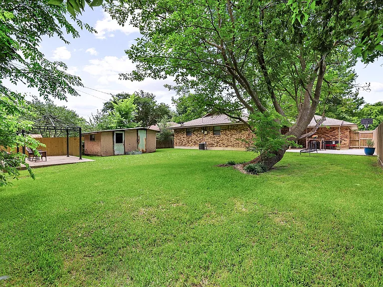 713 Patricia Dr — Photo 27