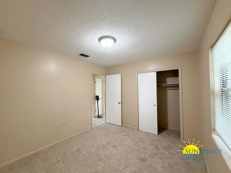 1112 Green Tree Ct — Photo 11