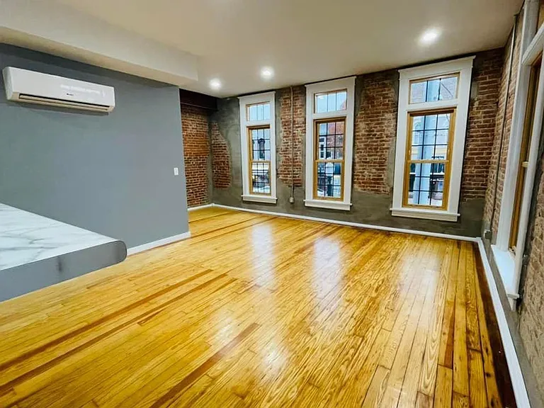 702 Lincolnway — Photo 3