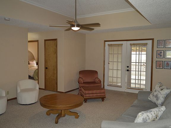 5th image of 720 Belmont