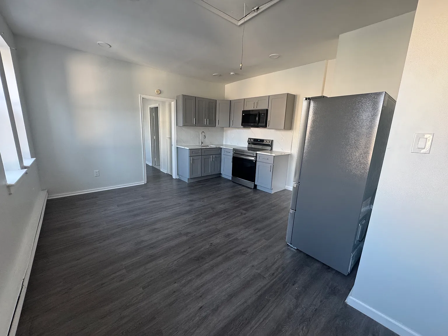 2 bed, 1200 sqft, $1,300 — Photo 3