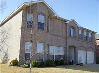 7200 Retriever Dr, Arlington, TX 76002