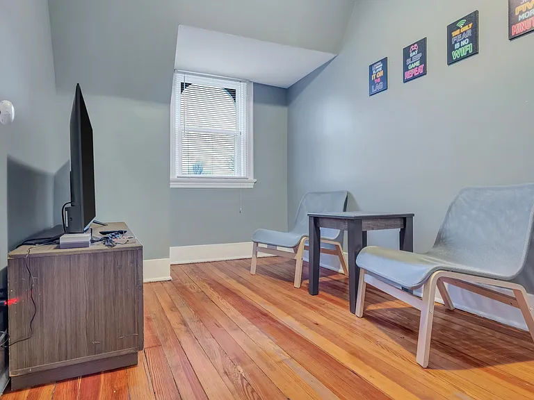 2107 Russell Blvd #2E — Photo 4