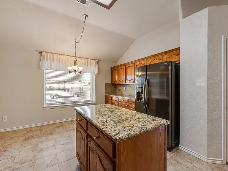 401 Idaho Ct — Photo 8