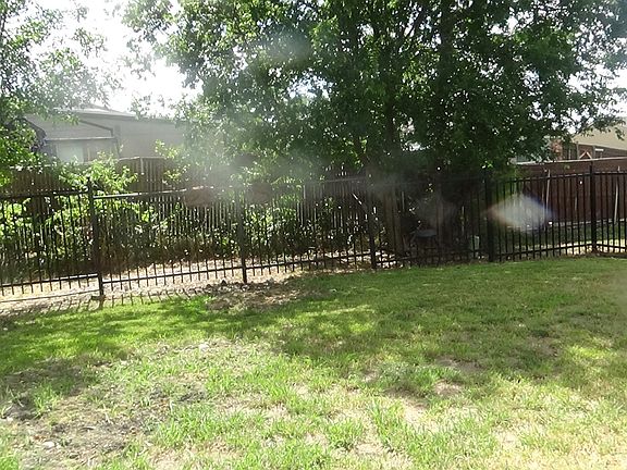 3rd image of 1414 Bob White Dr