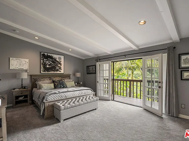 2528 Angelo Dr — Photo 16