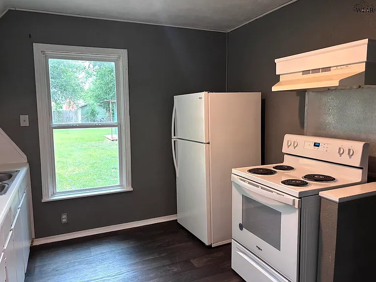 2405 Inglewood Dr — Photo 5