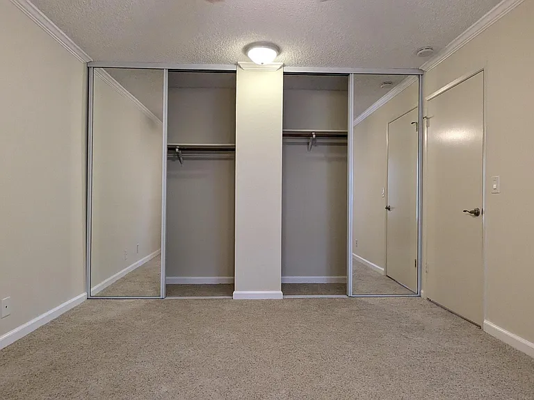 Live Oak Apartments — Photo 58