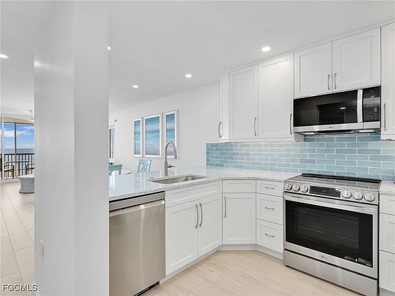4th image of 26340 Hickory Blvd APT 902