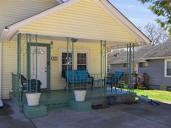 3rd image of 211 Buncombe St