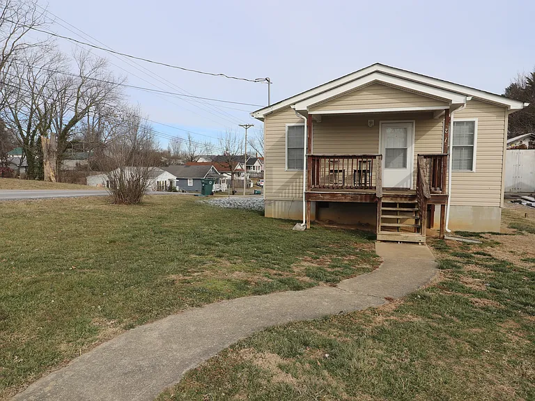 295 Monroe St — Photo 19