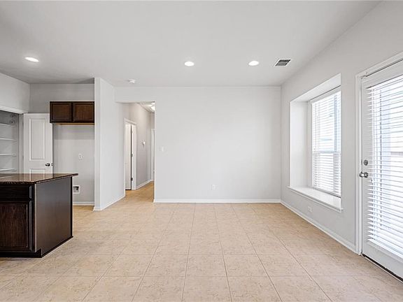 4th image of 155 Frasier Dr