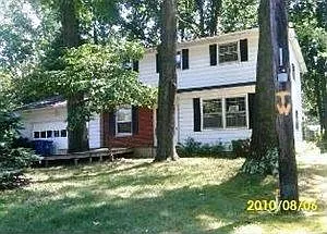 4889 Pineview Dr photo 1
