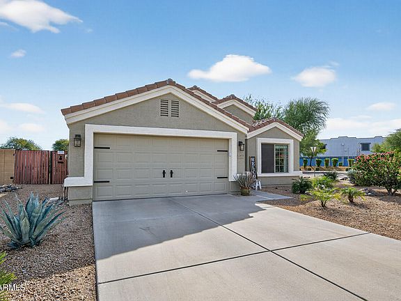 3rd image of 11673 W LAKEVIEW Court