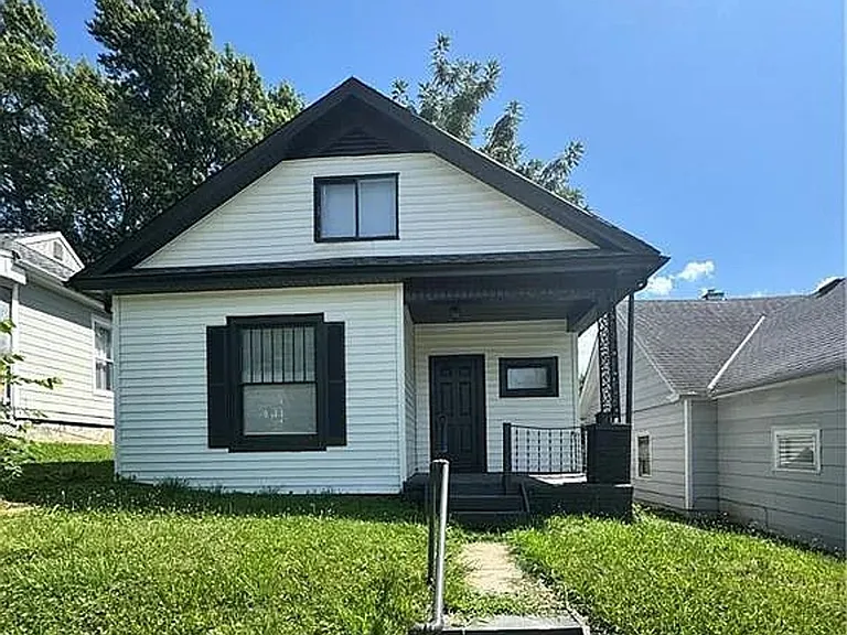 2208 Seneca St — Photo 1