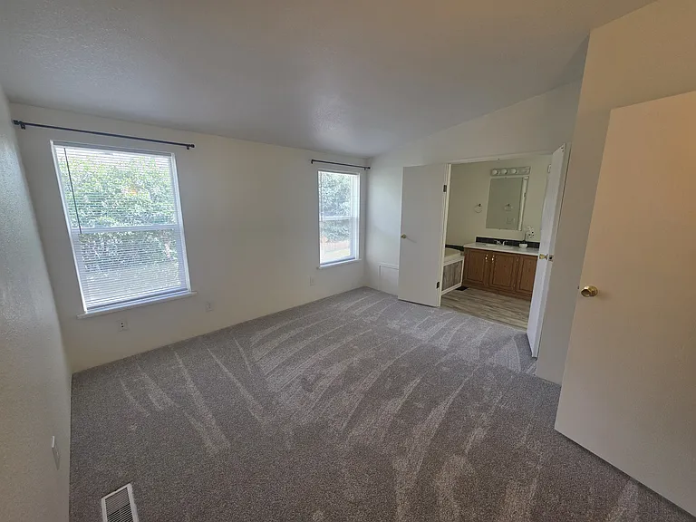 403 S Burlington Ave — Photo 7