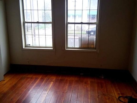 4th image of 252 Bierce Ave