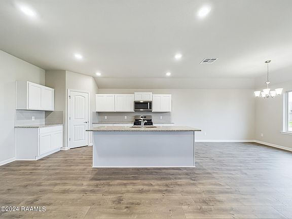 4th image of 230 S Lakepointe Dr