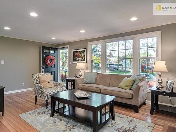 3rd image of 7437 Village Dr