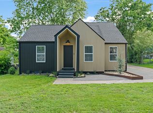 1021 Horseshoe Dr, Nashville, TN 37216