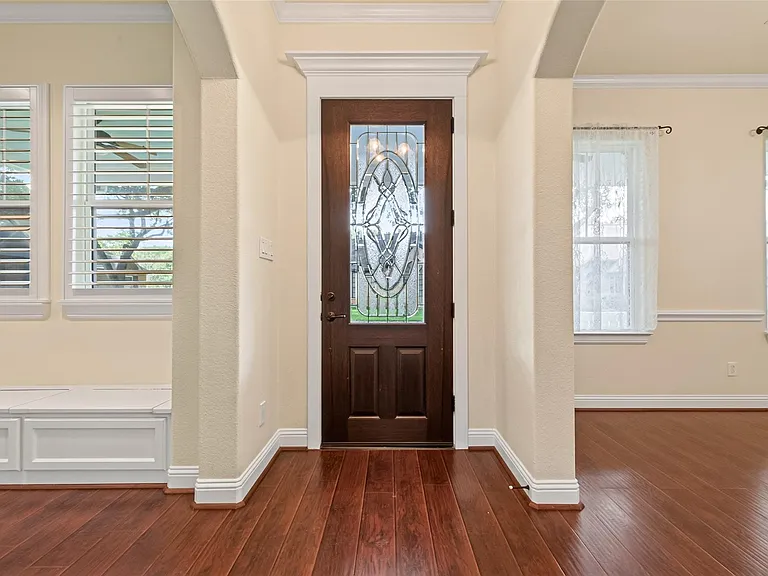 4727 Lake Village Dr — Photo 4