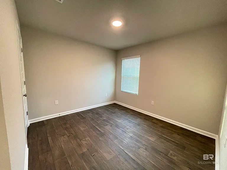 20651 Mercury Dr — Photo 11