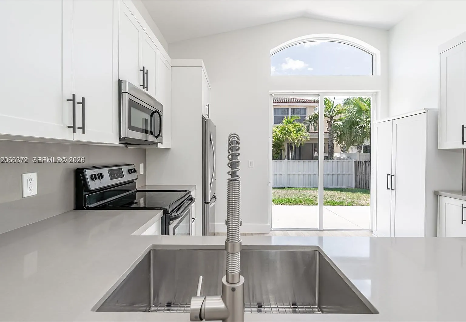 3 bed, 1317 sqft, $3,650 — Photo 3