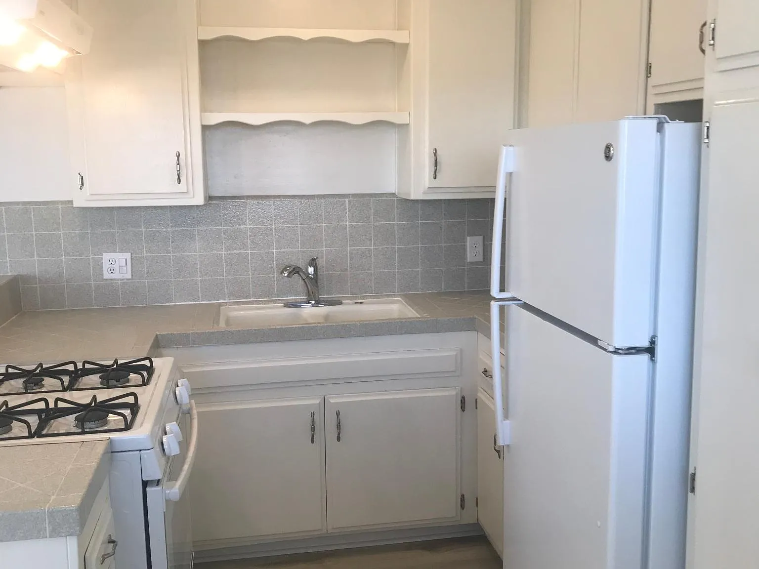 926 Emerson Ave — Photo 2