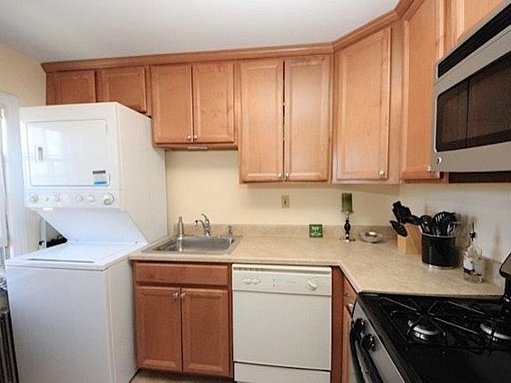Kitchen with washer and dryer in unit!