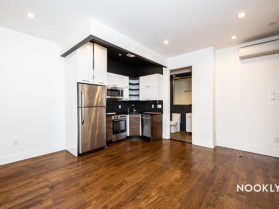 3rd image of 945 Willoughby Ave APT 2L