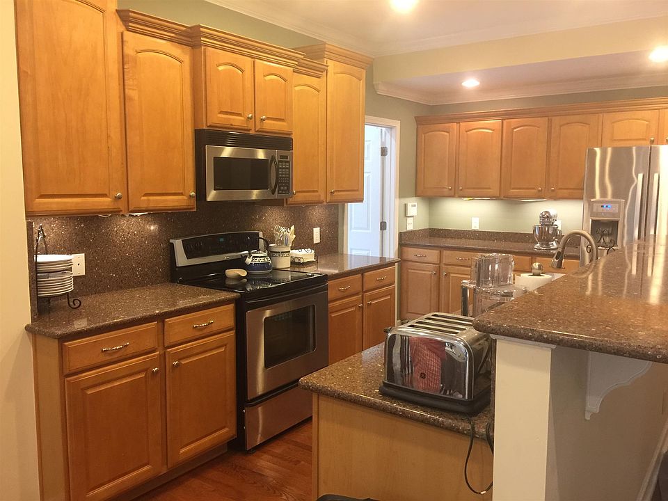 1st image of 1227 Buckingham Pl