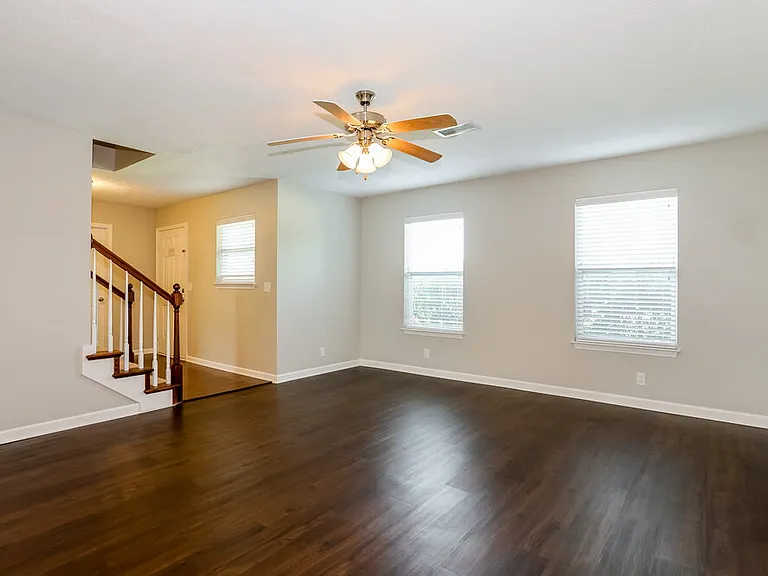 3315 Velvet Ct — Photo 5