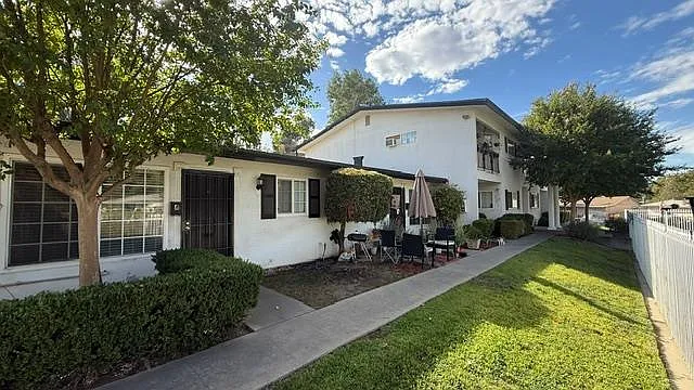 1 bed, 7000 sqft, $1,295 — Photo 2