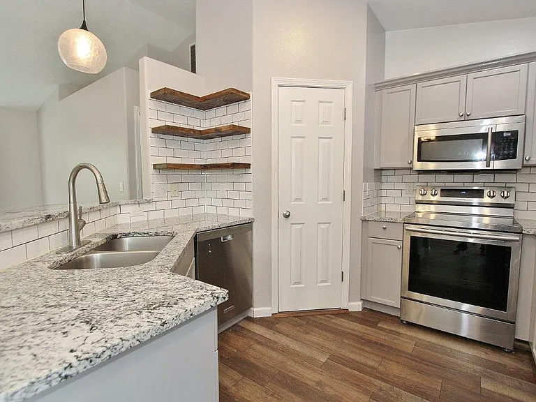 6236 S Star Struck Ave — Photo 12